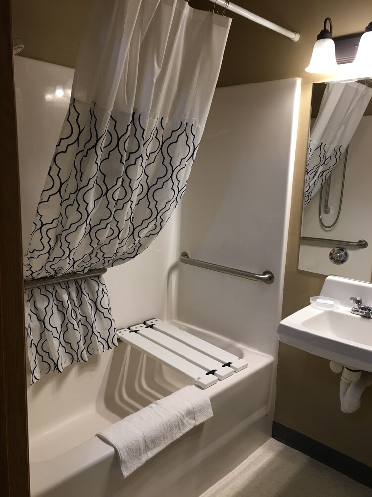 Amerivu Inn And Suites New Richmond - photo 39
