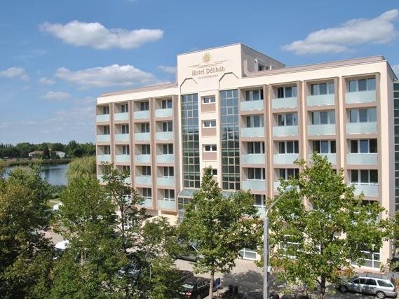 Hotel Délibáb — 4-Star Luxury Hotel in Hajduszoboszlo, Hungary