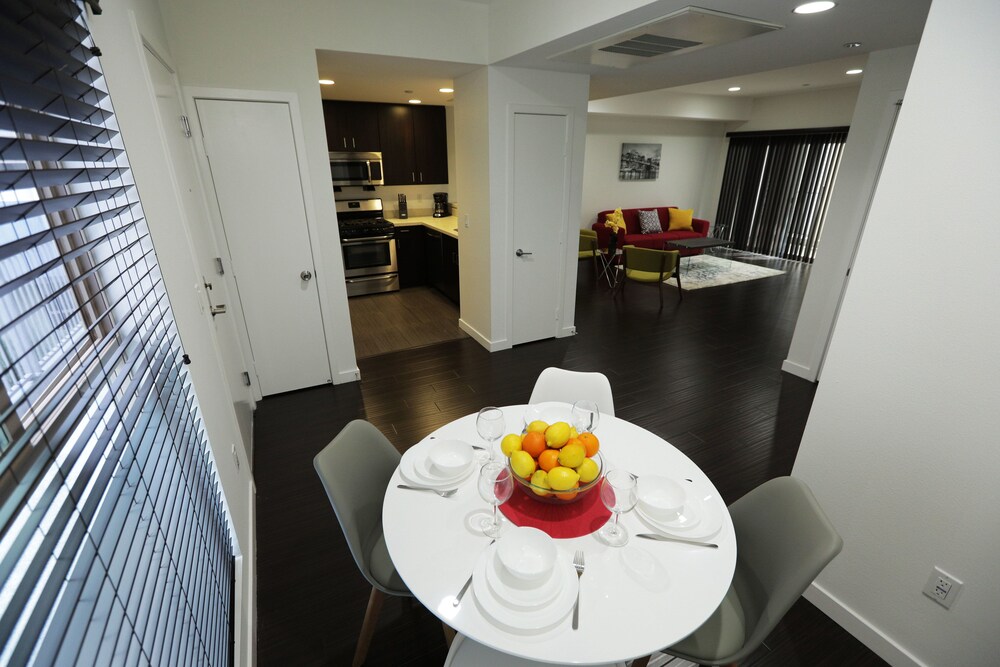 Downtown Cosmopolitan Suites - photo 22