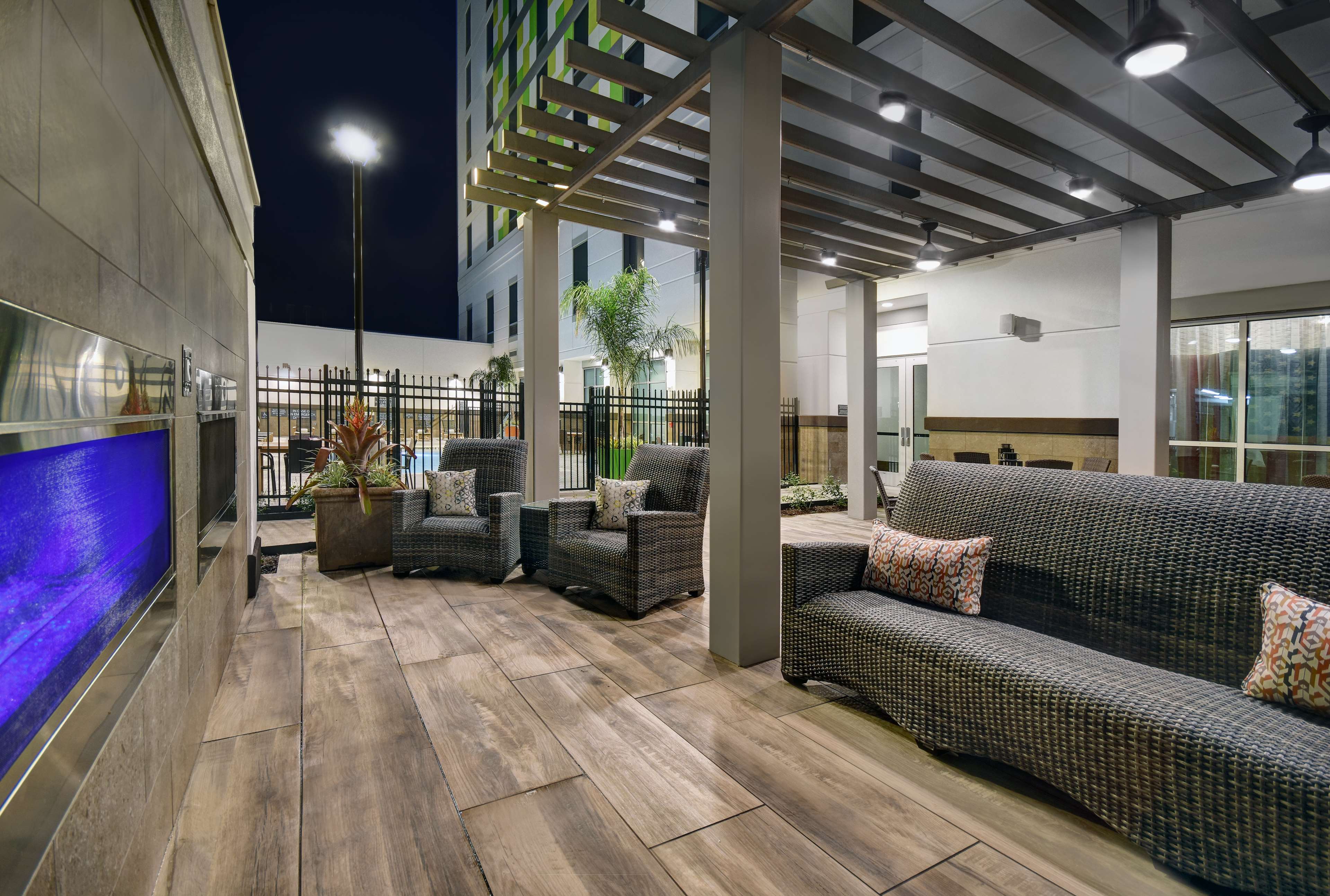 Embassy Suites by Hilton Houston Sugar Land - photo 6