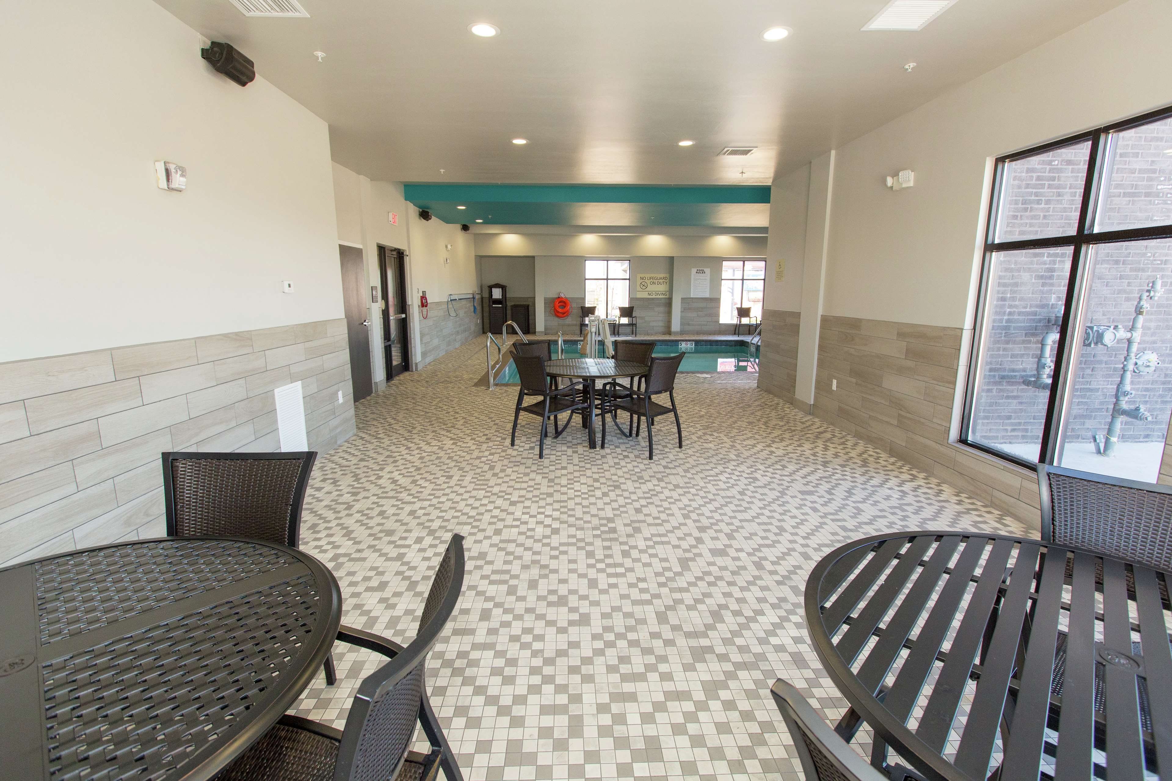 Hampton Inn Mustang - photo 14
