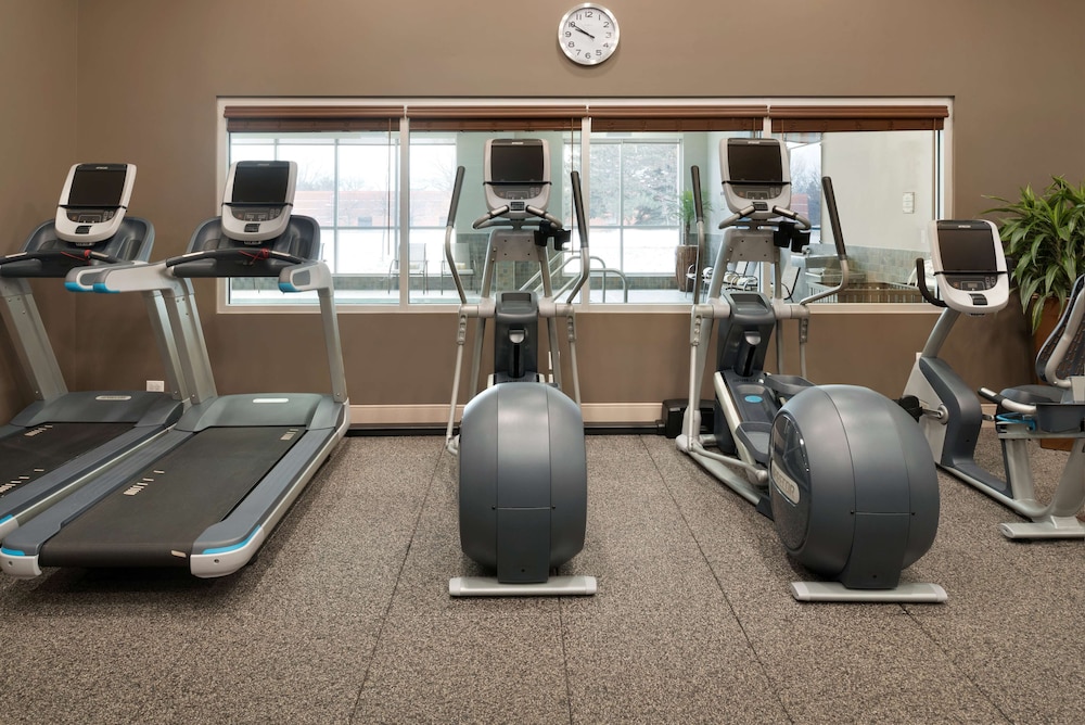 Embassy Suites by Hilton Chicago Naperville - photo 16