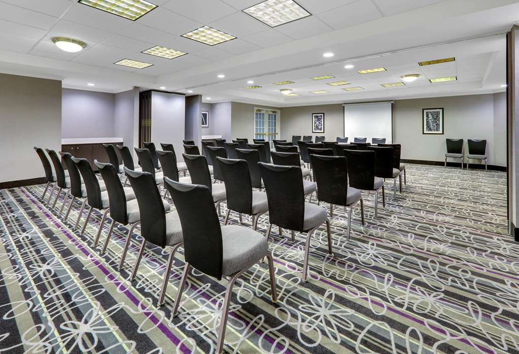 La Quinta Inn & Suites by Wyndham Dallas Addison Galleria - photo 22