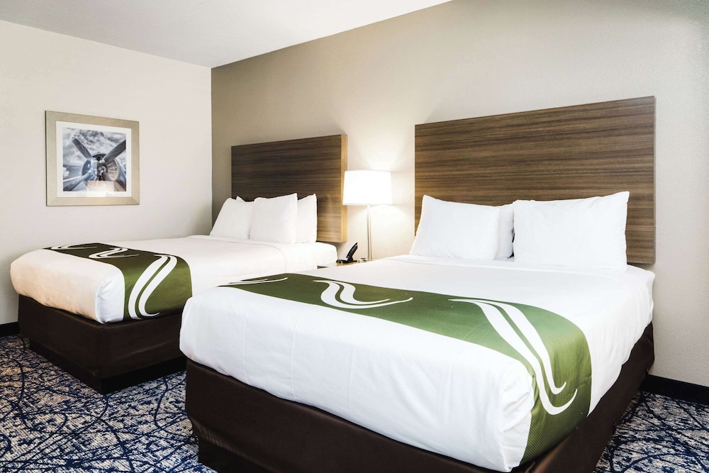 Quality Suites Houston Hobby Airport - photo 7