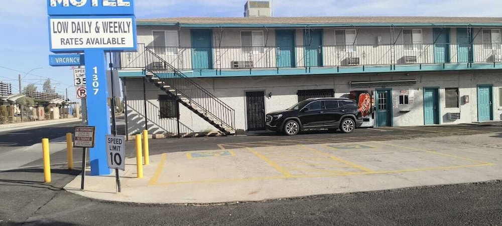 Motel 7 By Oyo Near Phoenix Airport - featured photo
