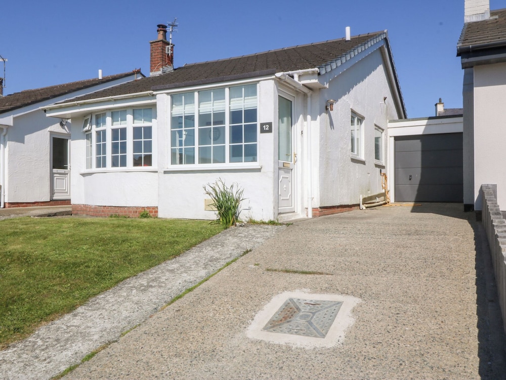 Sisial y mor in Rhosneigr, United Kingdom