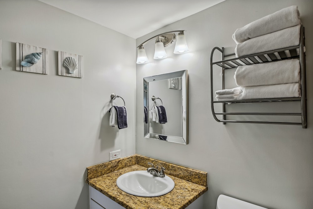 Destin Towers 61 2 Br Condo - photo 17
