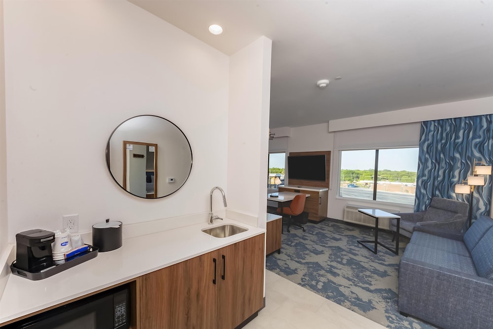 Hampton Inn & Suites by Hilton Irving Hwy 183 - photo 18
