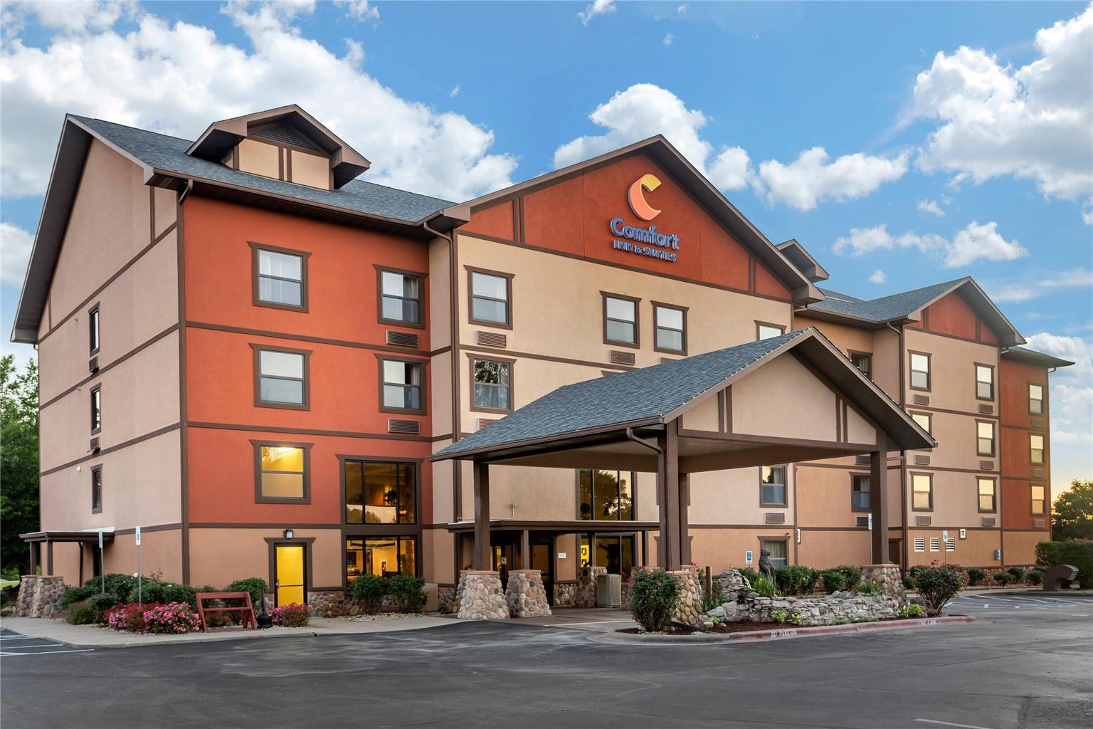 Comfort Inn & Suites Branson Meadows - carbon neutral hotel in Branson