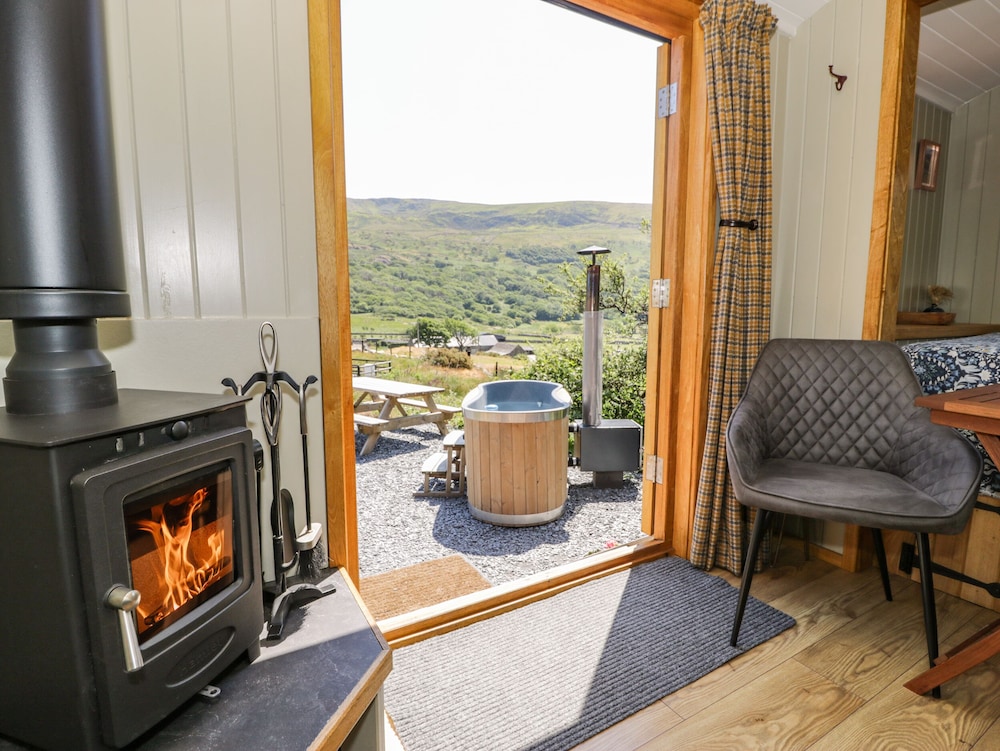 Llethr Shepherds Hut — hotel in Llanbedr