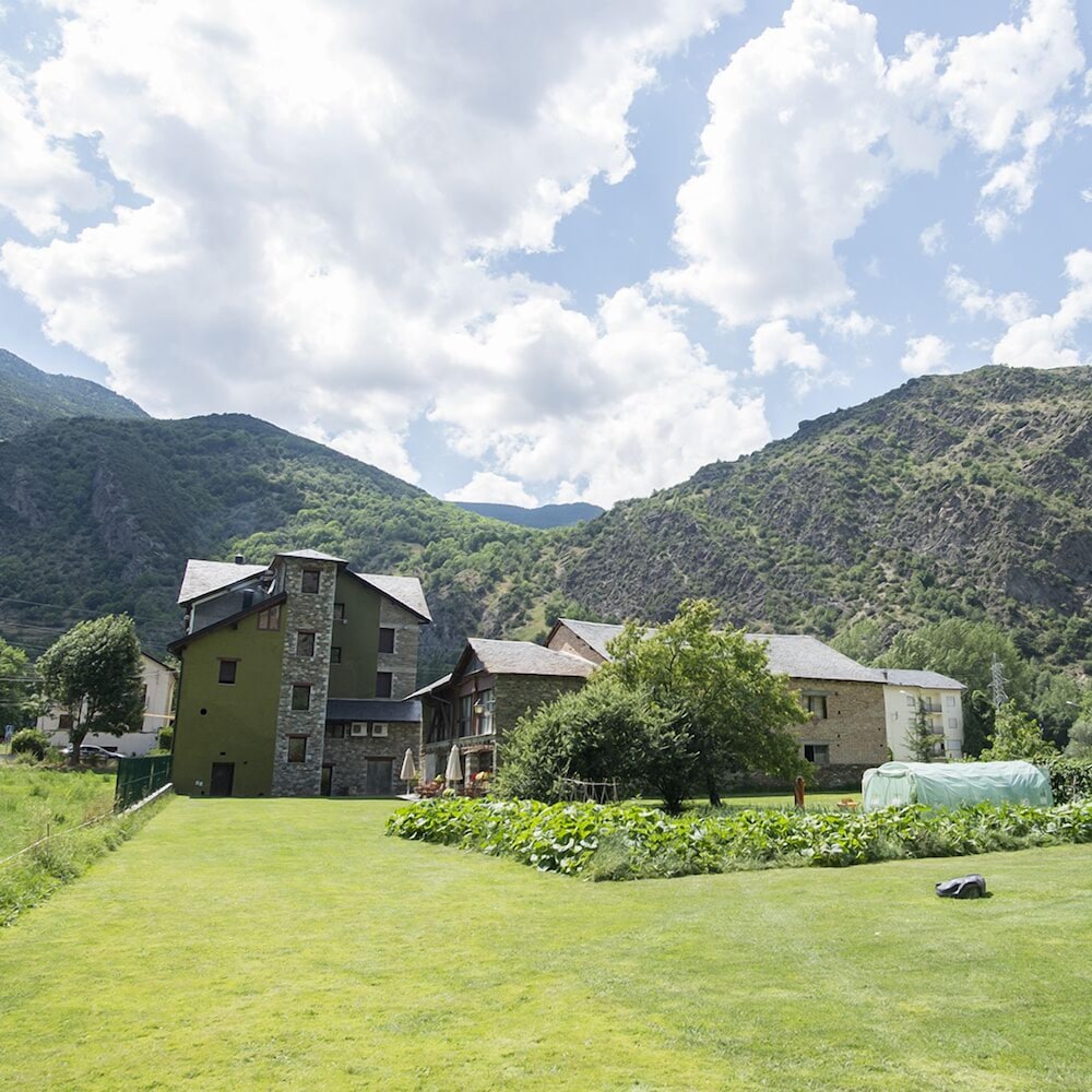 Hotel Cases - carbon neutral hotel in Unknown City