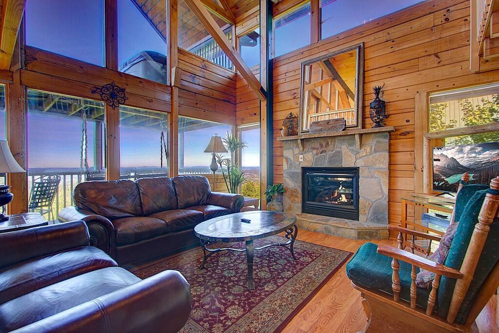 Picturesque 2 2 Close to Parkway - photo 2
