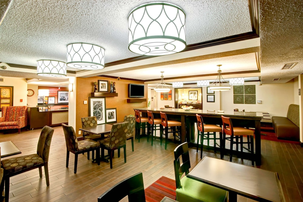 Hampton Inn College Station - photo 2