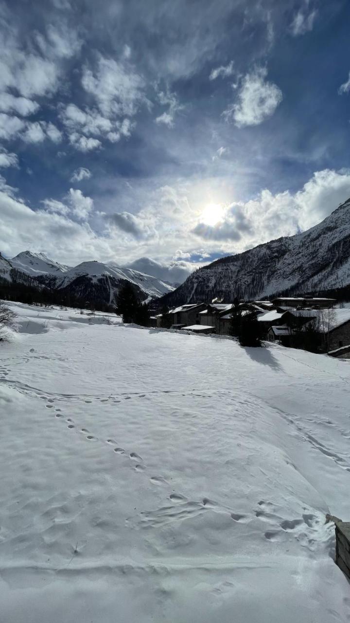 Appartement Esprit Chalet Splendide Vue Montagne a 180 — 4-Star Luxury Hotel in Val-D'isere, France