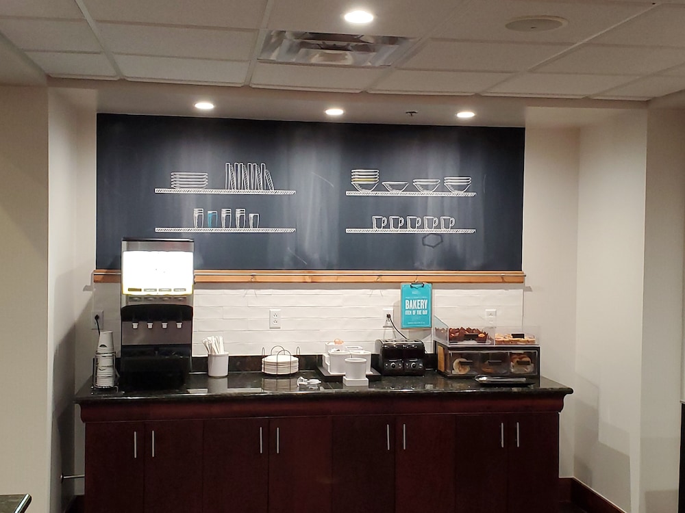 Hampton Inn & Suites Dayton Airport - photo 42