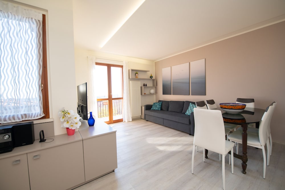 Appartamento Giada — 4-Star Luxury Hotel in Padenghe Sul Garda, Italy