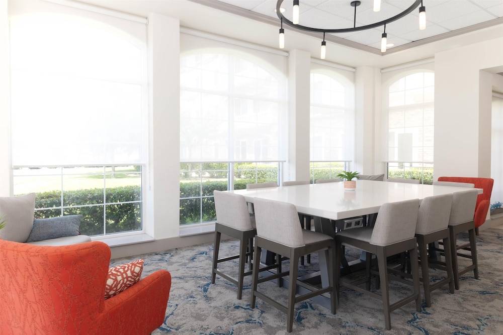 Hilton Garden Inn Ontario Rancho Cucamonga - photo 2