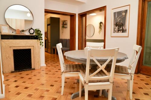 Chic Urbana: 140sqm 5 Bedroom Downtown Gem — 4-Star Luxury Hotel in Bucharest, Romania
