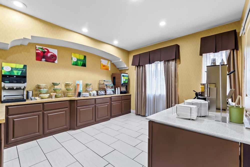 Quality Inn & Suites San Antonio Airport Stone Oak - photo 31