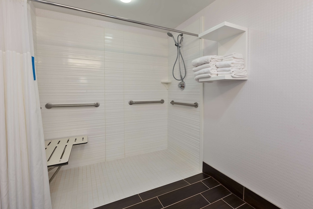 Hampton Inn Marysville - photo 14
