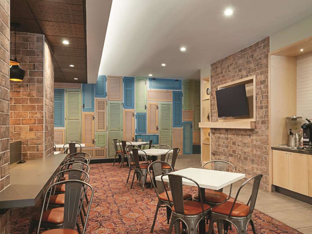 La Quinta Inn & Suites by Wyndham New Orleans Downtown - photo 57