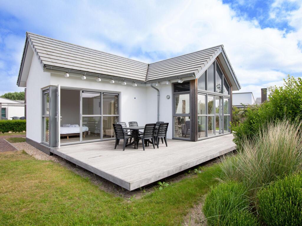 Detached Single Storey Holiday Home Just Steps From The Sea — 4-Star Luxury Hotel in Ouddorp, Netherlands
