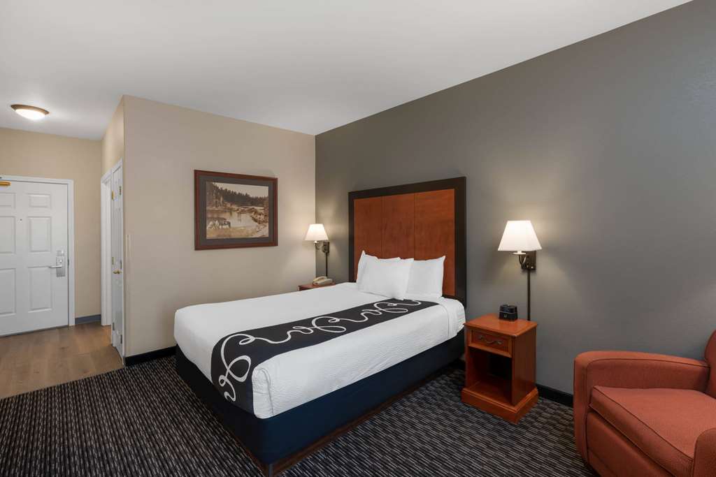 La Quinta Inn & Suites by Wyndham Rifle - photo 11