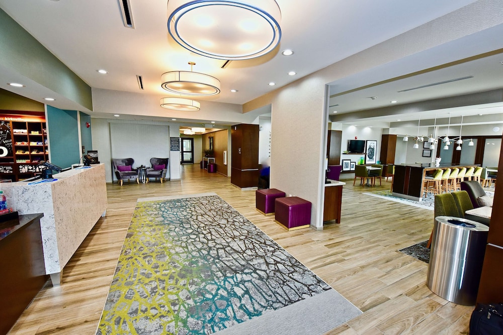 Hampton Inn Kirksville - photo 3