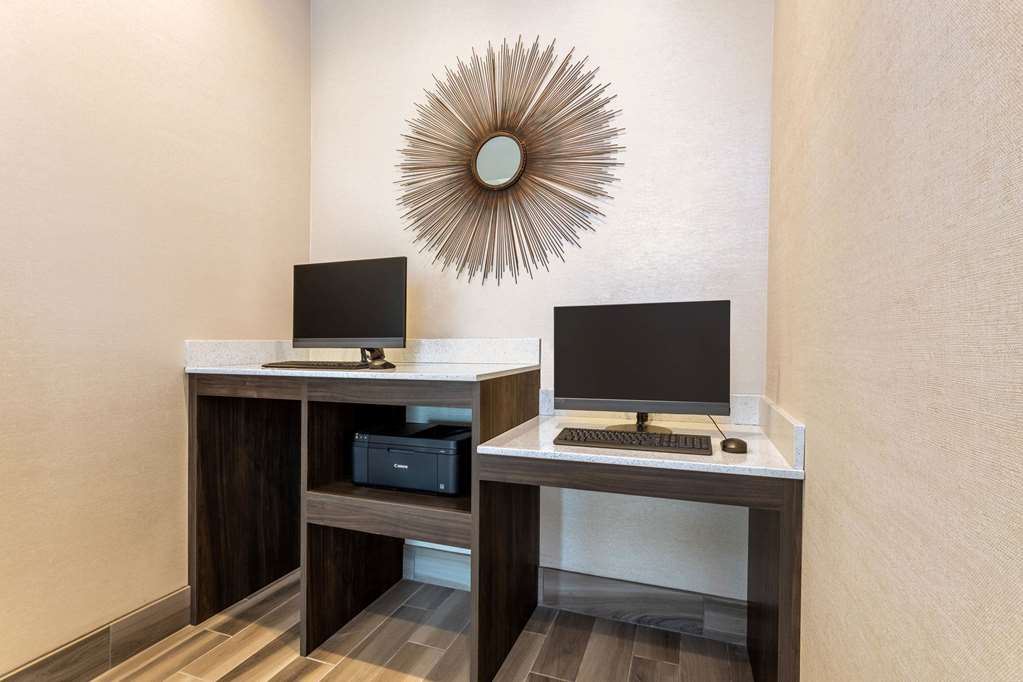 La Quinta Inn & Suites by Wyndham Bloomington - photo 37