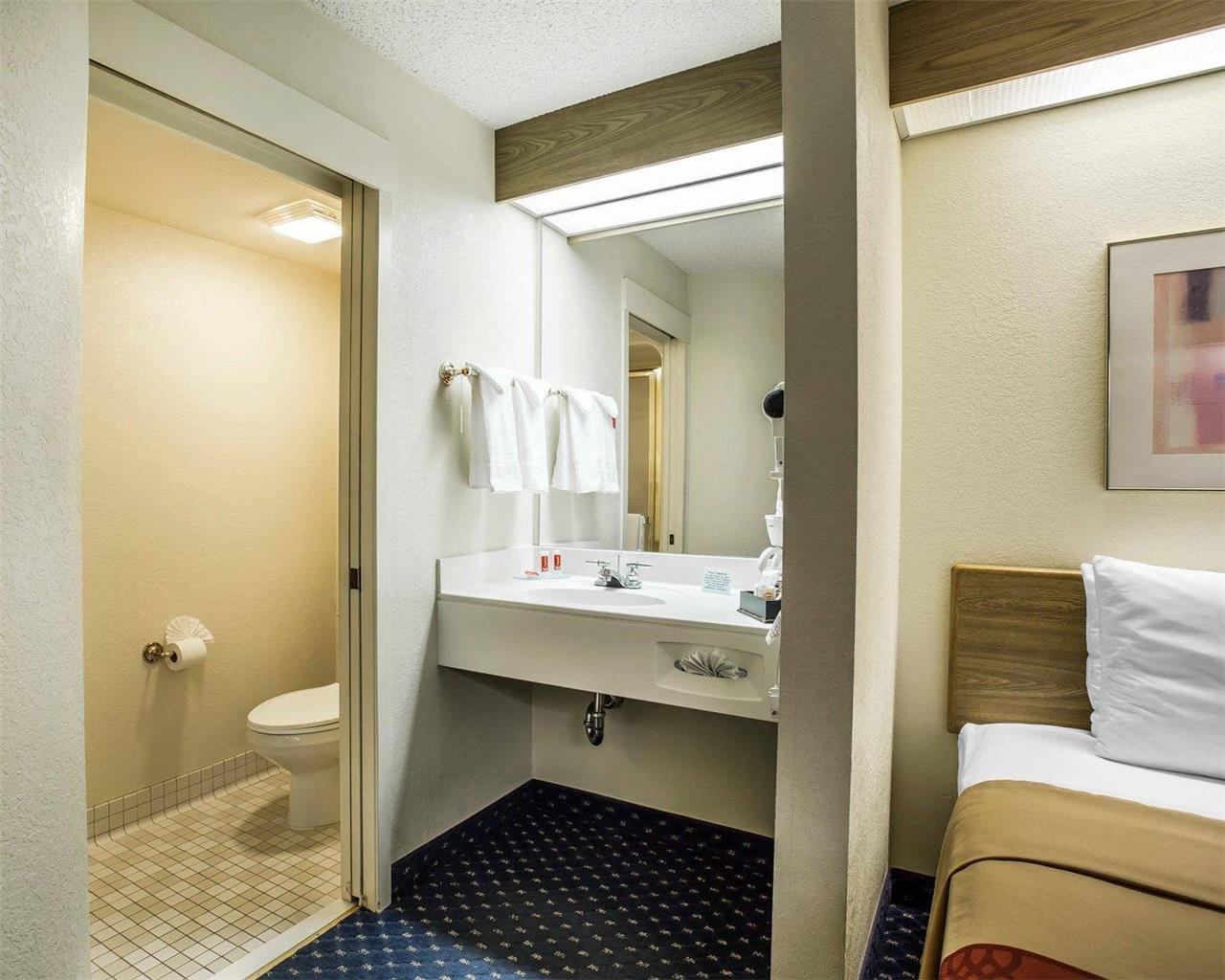 Econo Lodge Denver International Airport - photo 10