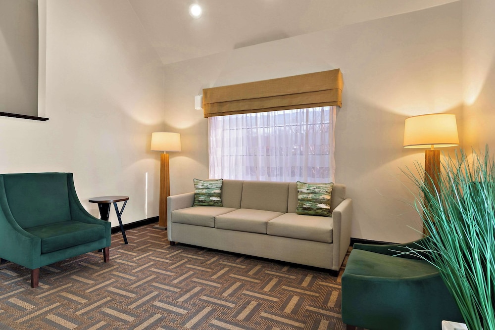 Quality Inn Memphis Northeast near I 40 - photo 4