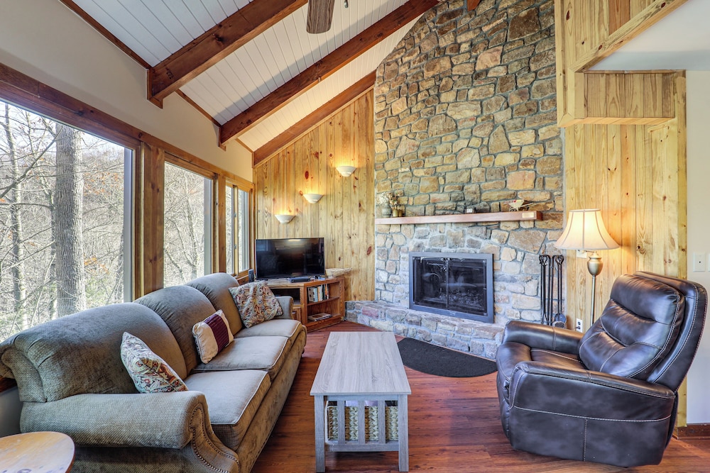 1 4 Mi to Skiing & Golf Sugar Mountain Getaway in Banner Elk, United States