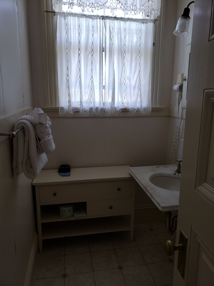 Moseley Cottage Inn & Town Motel - photo 64