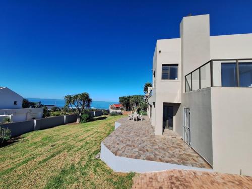 Barefoot Bliss Holiday Home — 4-Star Luxury Hotel in Port Alfred, South Africa