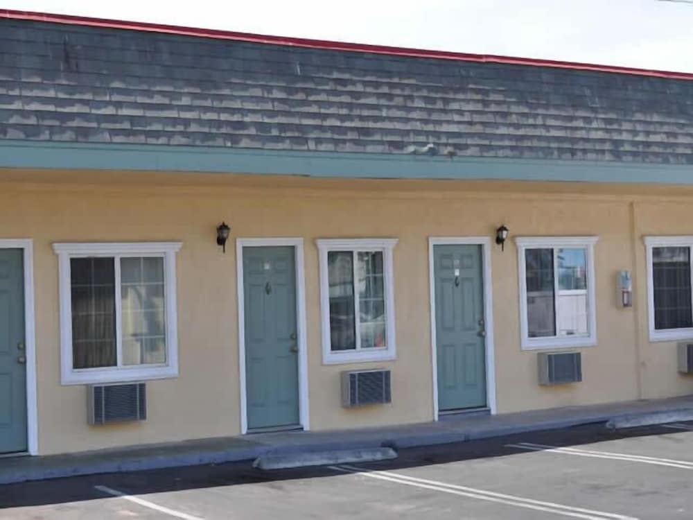 Palace Inn Oxnard - photo 50