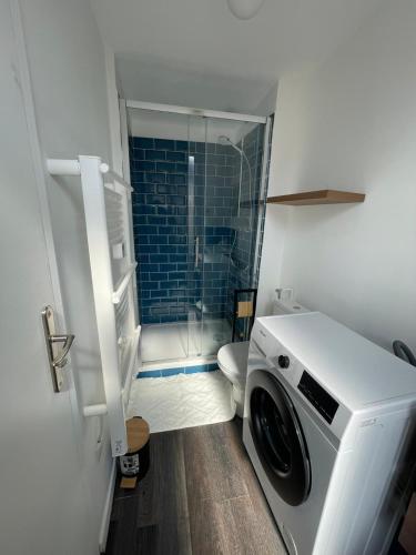 Bleu Lagoon T2 Avec Parking in Vierzon, France