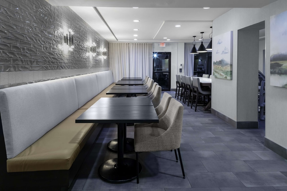 Hampton Inn Conyers - photo 48