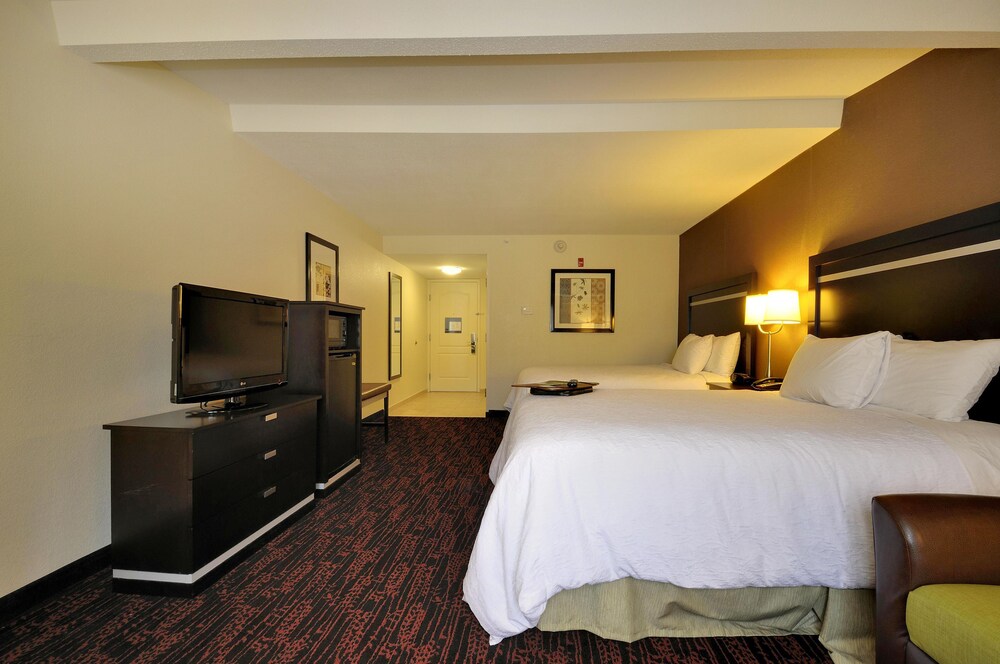 Hampton Inn Jericho Westbury - photo 12