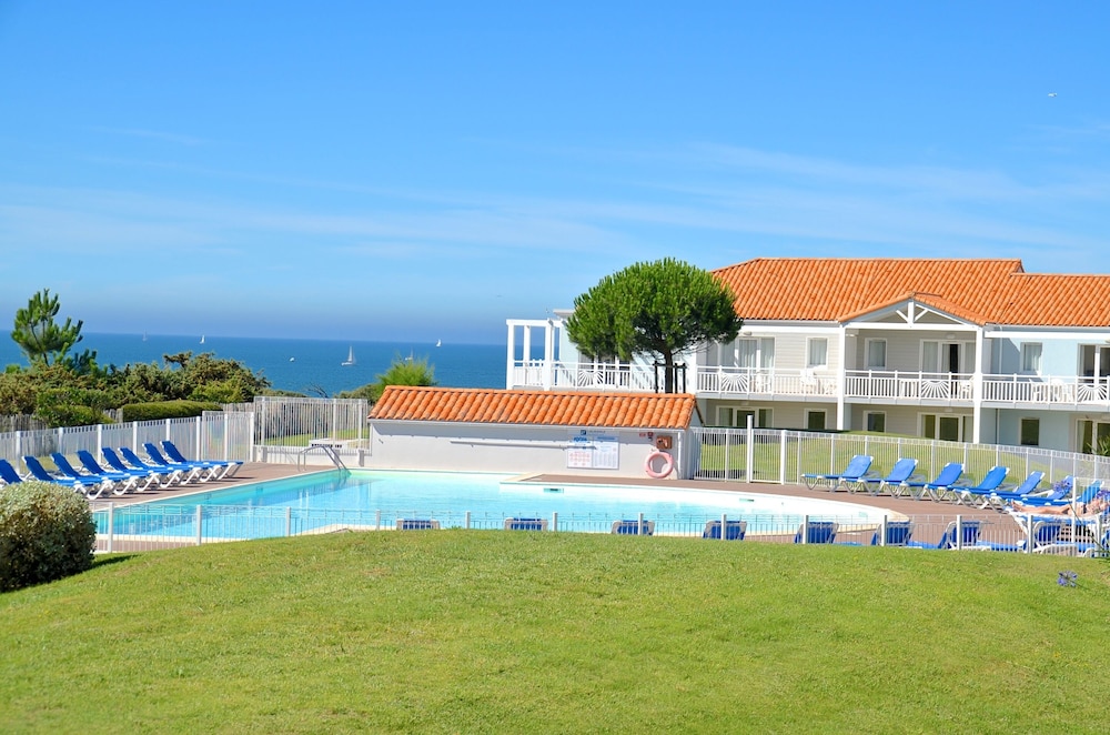 Résidence de l 'Estran — 4-Star Luxury Hotel in Les Sables-D'olonne, France