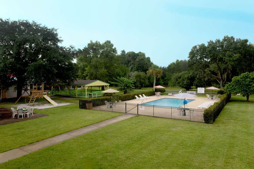 Days Inn by Wyndham Crystal River - photo 5