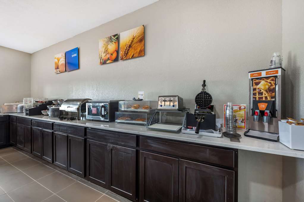 Comfort Suites Omaha East Council Bluffs - photo 42