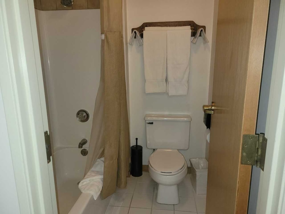 Brook Pointe Inn - photo 23