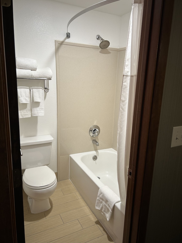 Country Inn & Suites by Radisson Delta Park North Portland - photo 25