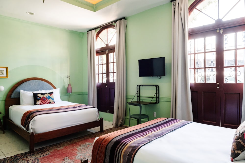 Frenchmen Hotel - photo 8