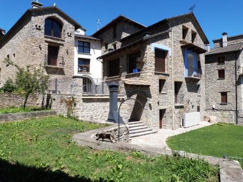 Casa Dieste Apartamentos Turísticos en Boltaña — 4-Star Luxury Hotel in Boltana, Spain