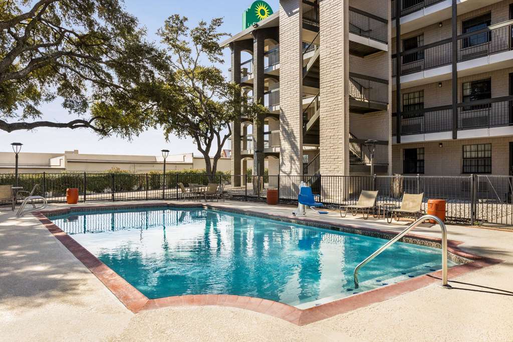 La Quinta Inn by Wyndham San Antonio I 35 N at Toepperwein - photo 28