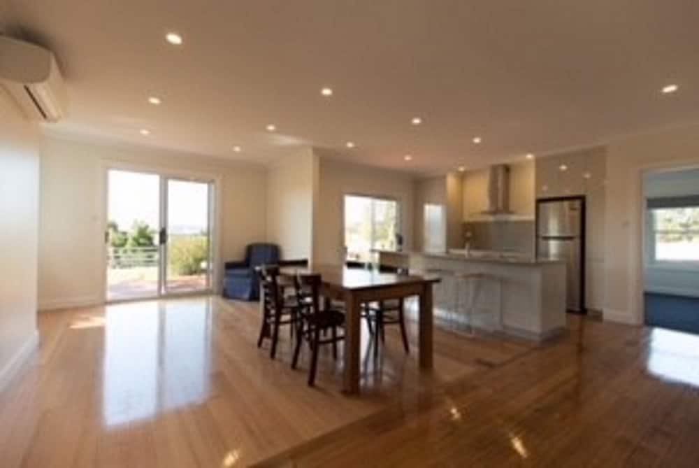 Leichhardt Cottages — 4-Star Luxury Hotel in Saint Leonards, Australia