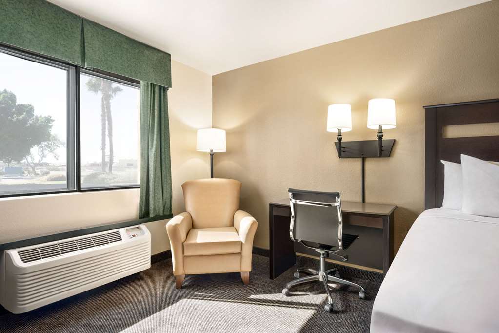 Travelodge by Wyndham Yuma - photo 20