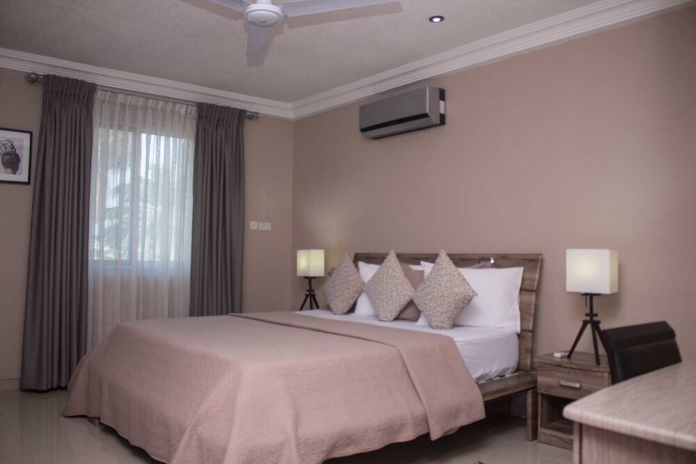 Manjaro Suites - carbon neutral hotel in Accra