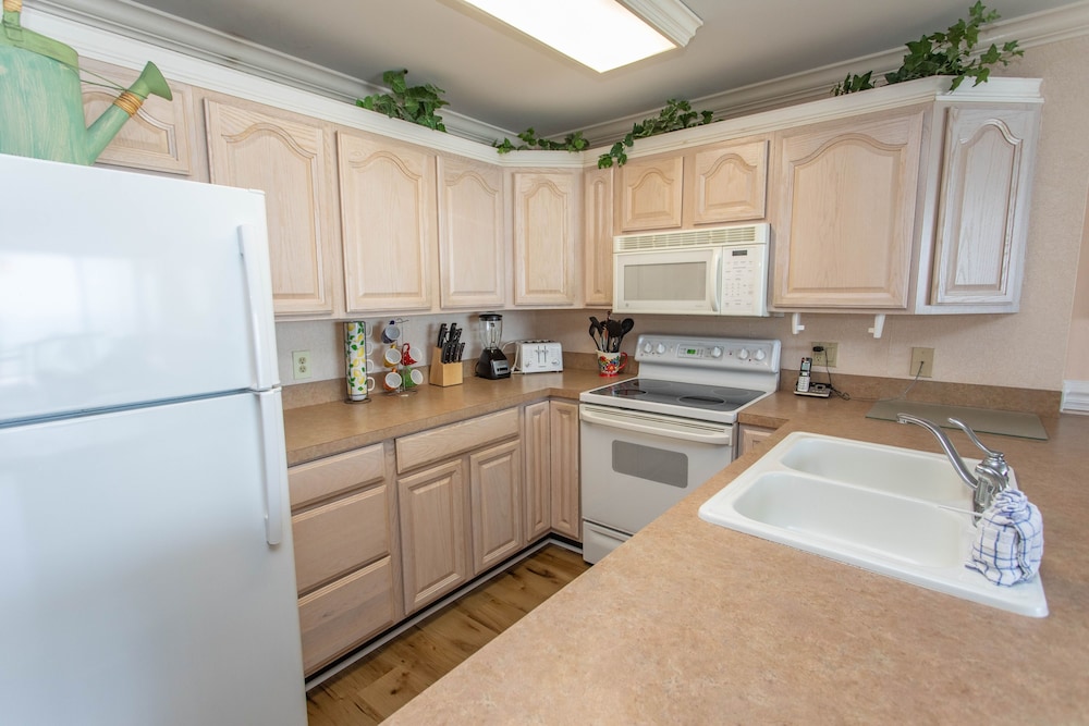Royal Garden Resort 401 3 Bedroom Condo by Redawning - photo 12